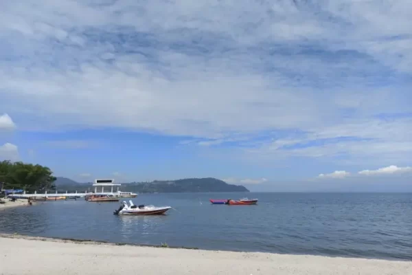 Pantai Bulbul Balige, Mengintip Pesona Pantai Air Tawar Eksotis di Sumatera Utara