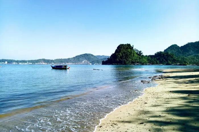 Pantai Nirwana, Panta Pasir Putih dengan Terumbu Karang Indah di Padang