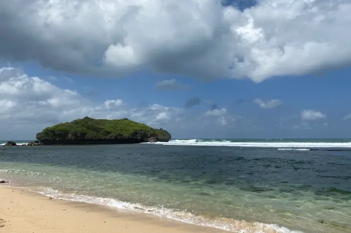 Pantai Sadranan, Pantai Eksotis dengan Keindahan Alam Menakjubkan di Gunung Kidul